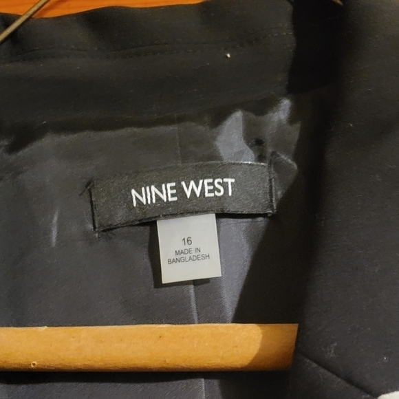 NWT black blazer with white trim,  Sz 16, Nine West - Picture 4 of 7